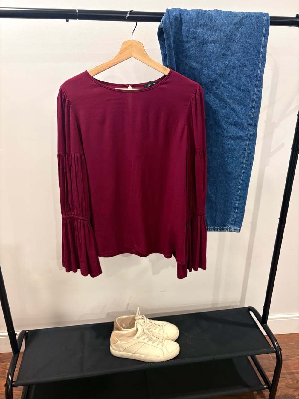 Club Monaco Burgundy Bell Sleeve Crewneck Top Sz Large